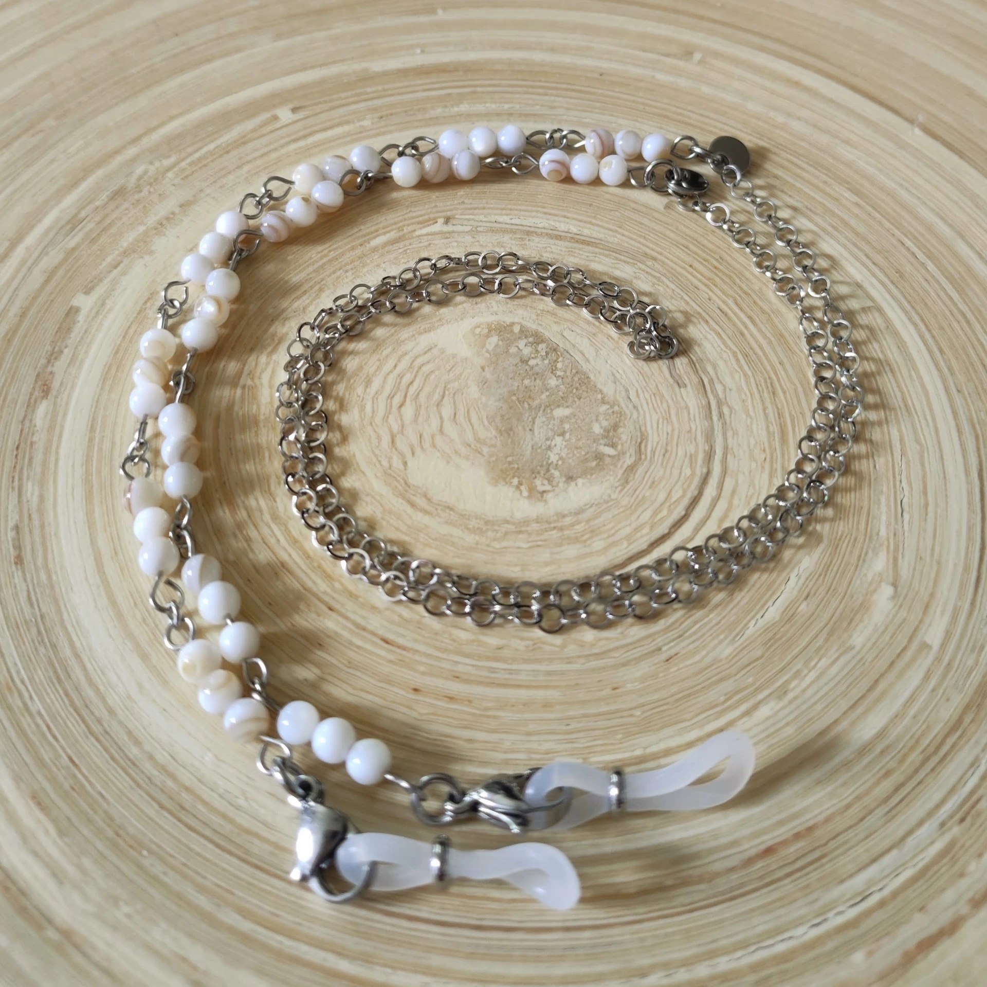 Weltenbummler-Brillenkette Muschelsaum